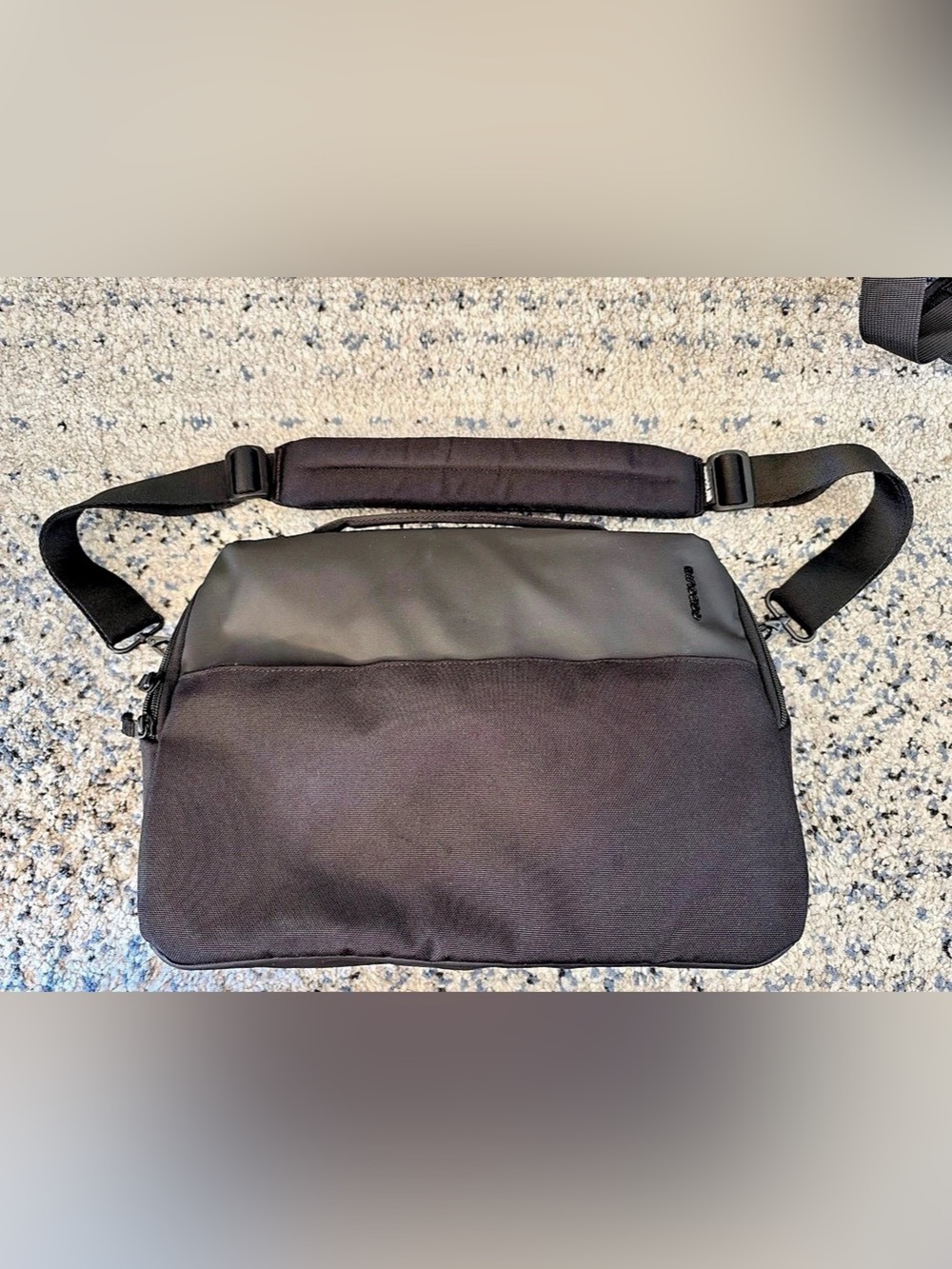 Incase City Brief Messenger Bag in Black